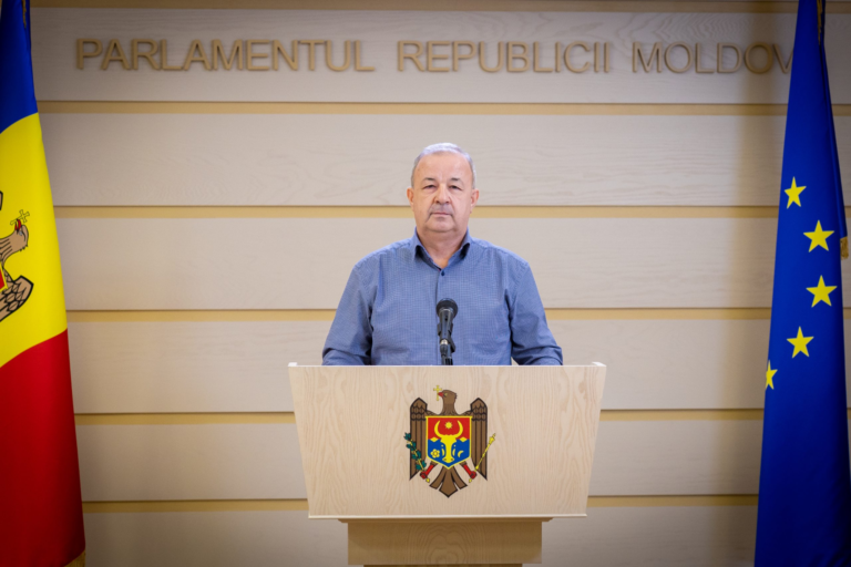 Блок коммунистов и социалистов покинул еще один депутат