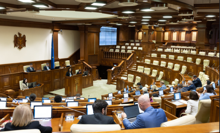 Правозащитники призвали парламент Молдовы к большей прозрачности в принятии решений