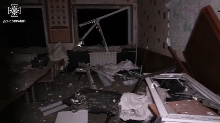 8 человек пострадали от удара РФ по пожарной части в Изюме в день 200-летия пожарной службы Харьковской области