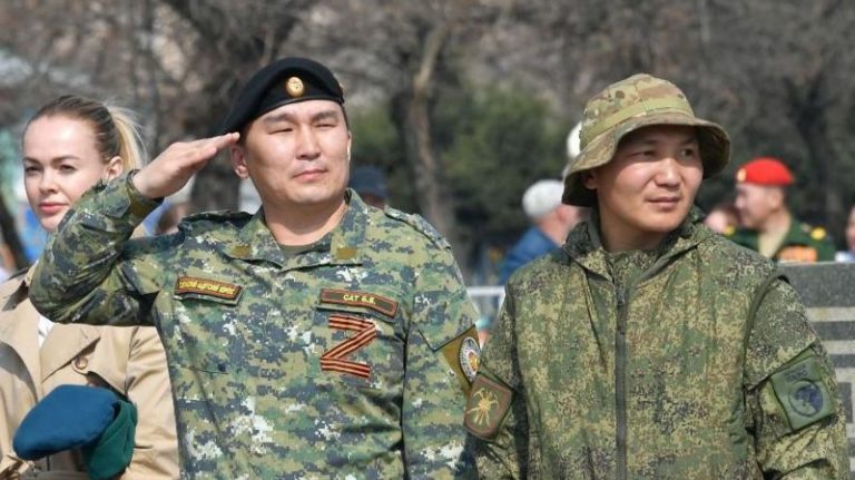 В Украине чаще погибают российские военные из бедных регионов, заключённые и мобилизованные