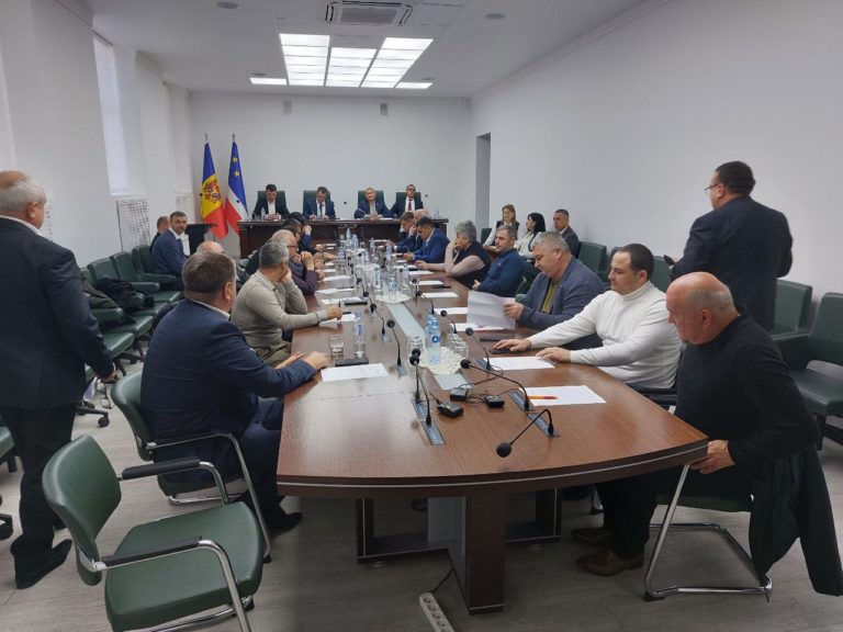Виноват Шор, башкана и спикера в отставку, перепалка за поздравление Санду — как прошло заседание Народного собрания
