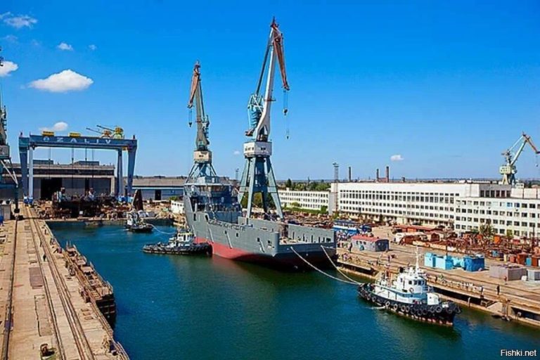 Украина ударила по судостроительному заводу в Крыму, ВСУ: повреждён корабль-носитель «Калибров»