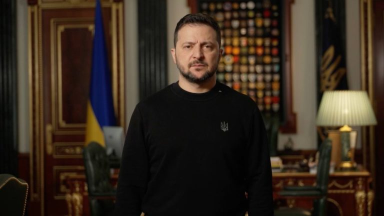 «Город-герой, город-символ, город-надежда» — Зеленский выступил с речью в годовщину освобождения Херсона