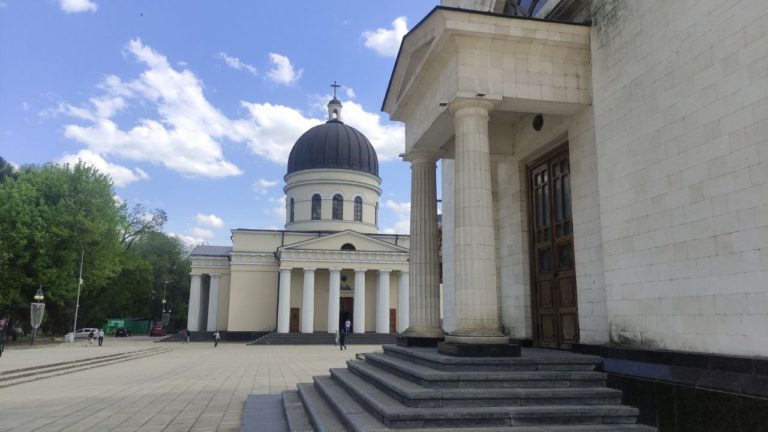 Молдавская митрополия остаётся под рясой Российской церкви