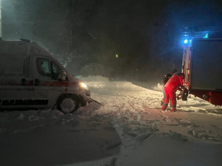 (ФОТО/ВИДЕО) Из-за непогоды в Украине погибли 10 человек, более 20 пострадали
