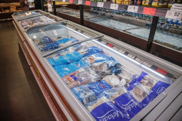 Некоторые морепродукты и рыба почти наполовину состоят изо льда — как проверить и на что обращать внимание при покупке