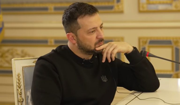 Зеленский: задержка военной помощи от США дорого обошлась Украине