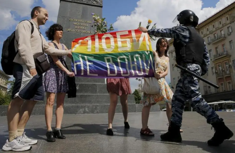 В Москве полиция провела рейды в клубах, где проходили ЛГБТ-вечеринки