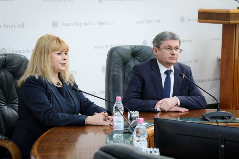 «Возлагаем большие надежды». Гросу представил коллективу новую главу Нацбанка Молдовы