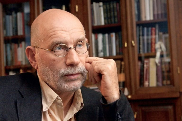 Российского писателя Бориса Акунина признали «террористом и экстремистом»