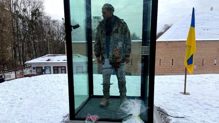 В Киеве появился памятник расстрелянному бойцу ВСУ родом из Молдовы