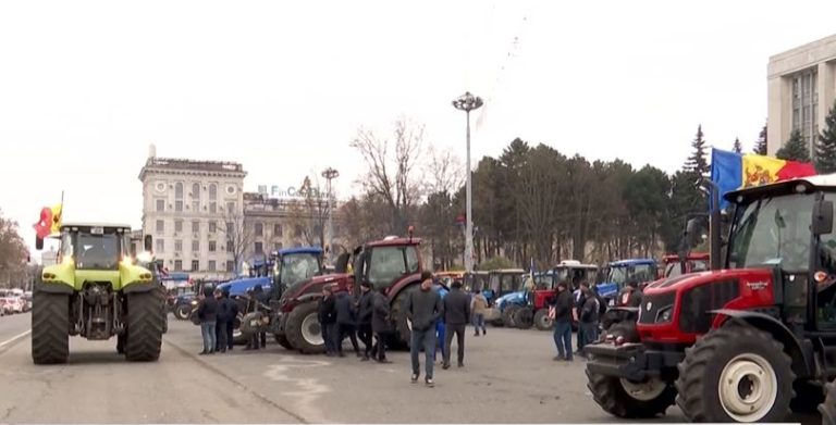 Фермеры выйдут на протесты в нескольких районах Молдовы пока в Кишиневе идут переговоры с Речаном