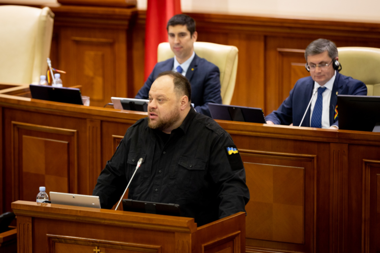 Cпикер Верховной Рады Украины выступил в парламенте Молдовы, социалисты и коммунисты устроили бойкот