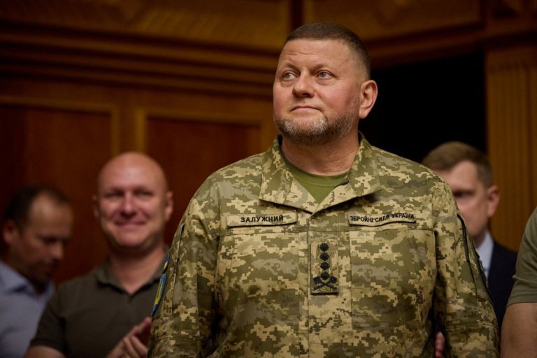 В Украине снова обсуждают возможную отставку Залужного. Пока главком ВСУ остаётся на посту