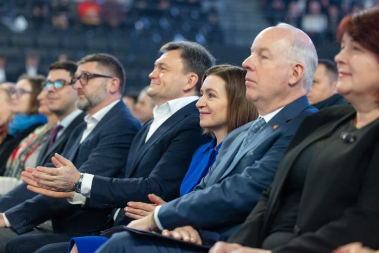 (ФОТО) На Chișinău Arena отпраздновали День работника органов местной власти: мероприятие посетили Санду и Речан