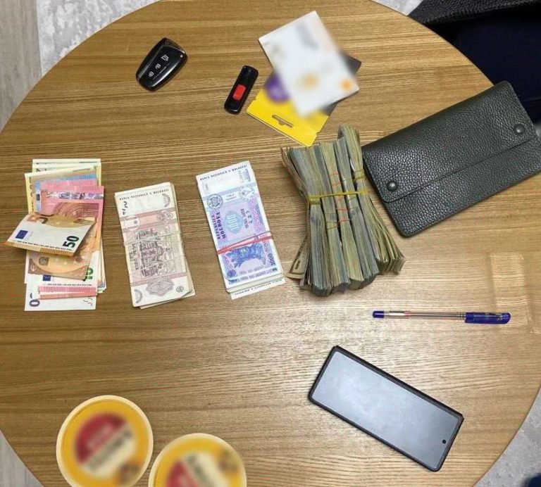 Ещё двоих участников мошенничества «родственник попал в ДТП» задержали в Кишинёве