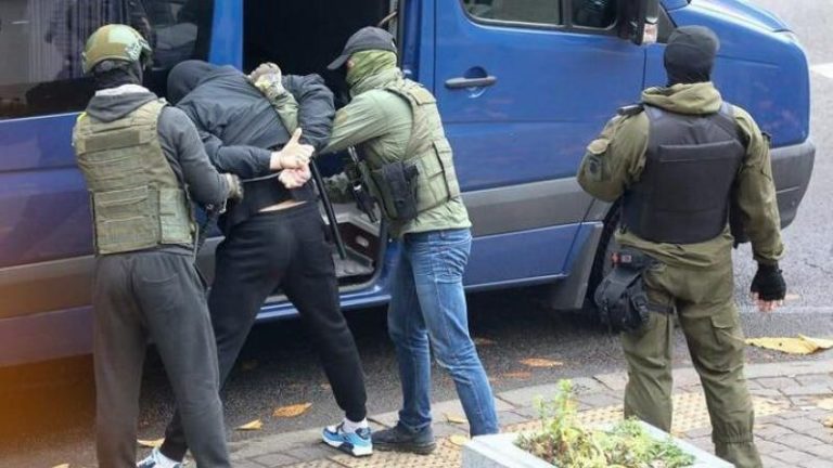 По Беларуси прошли массовые задержания силовиками оппозиционно настроенных граждан