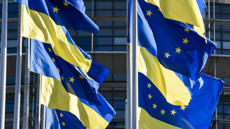 ЕС готовит альтернативный пакет помощи Украине на случай, если программу в €50 млрд не утвердят