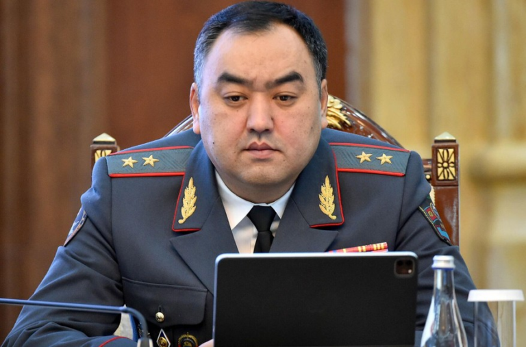 В Кыргызстане проходят массовые аресты независимых журналистов после расследований о главе МВД и президенте страны