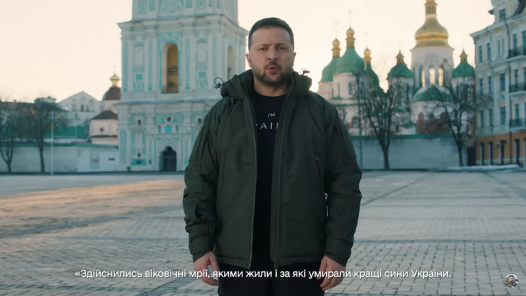 Гражданство для этнических украинцев и воющих в ВСУ иностранцев. Зеленский внёс в Раду законопроект