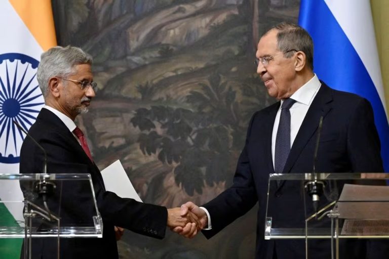 Reuters: Индия хочет закупать меньше оружия из РФ, но опасается её сближения с Китаем