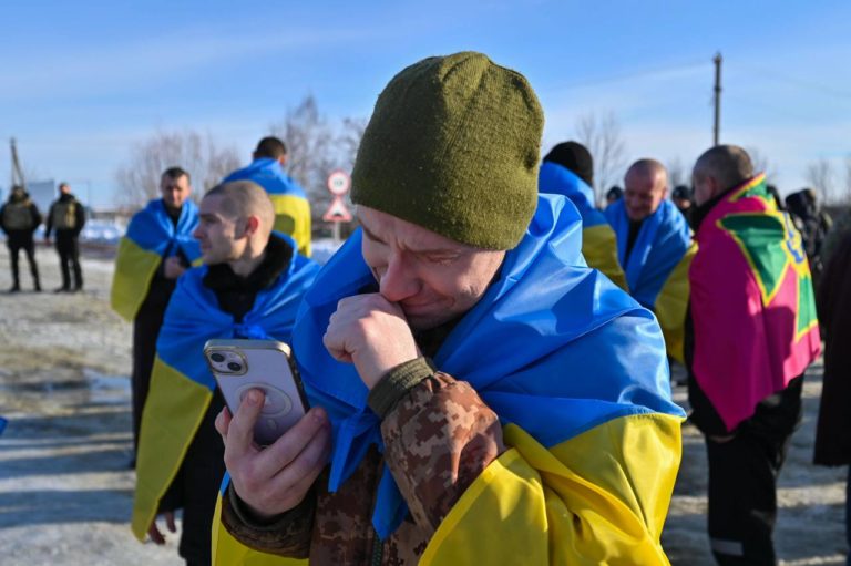 (ФОТО) Россия и Украина провели первый обмен пленными после крушения Ил-76