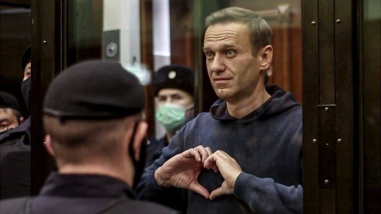 ЕС, Санду, Зеленский и Тихановская обвинили режим Путина в смерти Навального