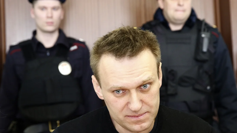 «Агентство»: Путин мог обсуждать обмен Навального за несколько часов до его смерти