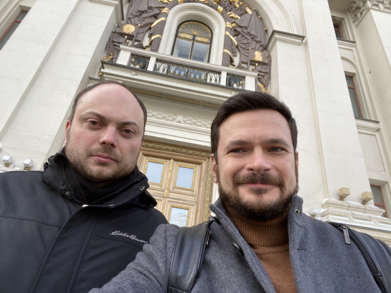Политик Илья Яшин призвал освободить оппозиционера Владимира Кара-Мурзу после убийства Навального