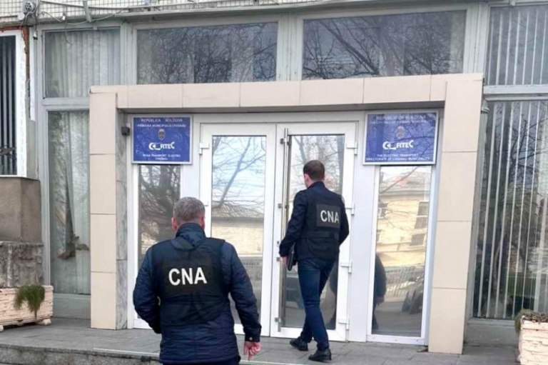 Мошенничество при проведении тендеров. В управлении электротранспорта Кишинева проходят обыски