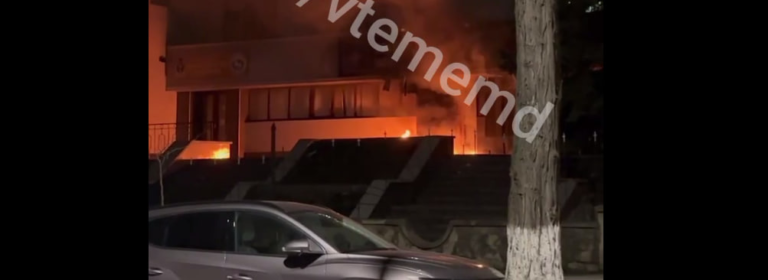 В Кишиневе произошел пожар на территории Госуниверситета. Полиция: неизвестные подожгли информцентр НАТО