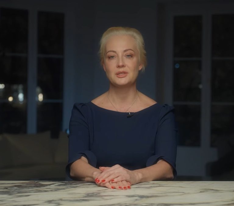 «Я продолжу дело Алексея Навального» — Юлия Навальная выпустила видеообращение