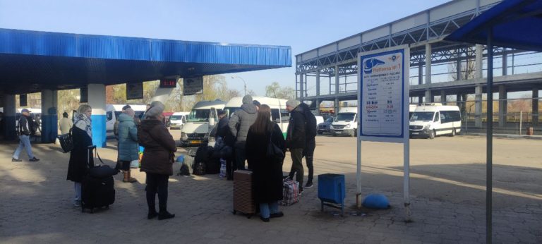 Автовокзал в Бельцах работает в прежнем режиме. В рейсы не вышли маршрутки только протестующих перевозчиков