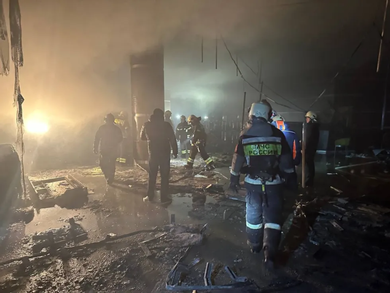 (Обновлено) Число жертв теракта в «Крокусе» увеличилось до 115. Спасатели публикуют кадры разбора завалов