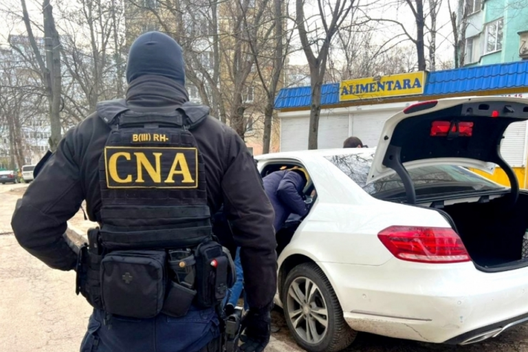 (ВИДЕО) В Бельцах прошли обыски у полицейских, адвокатов и бывшей судьи