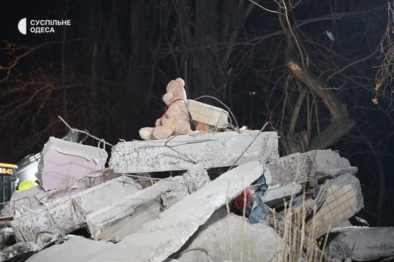 Число жертв атаки дрона по дому в Одессе выросло до 10. Погибли три ребёнка