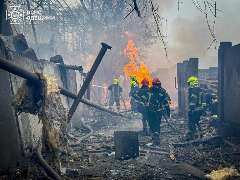 (ФОТО) Ракетный удар по Одессе: 14 человек погибли, около 50 ранены