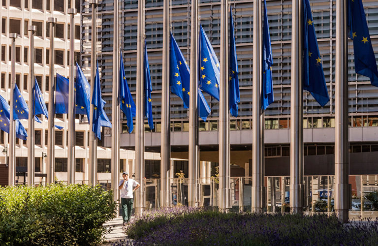 Еврокомиссия выплатила Украине первые 4,5 млрд евро финансовой помощи