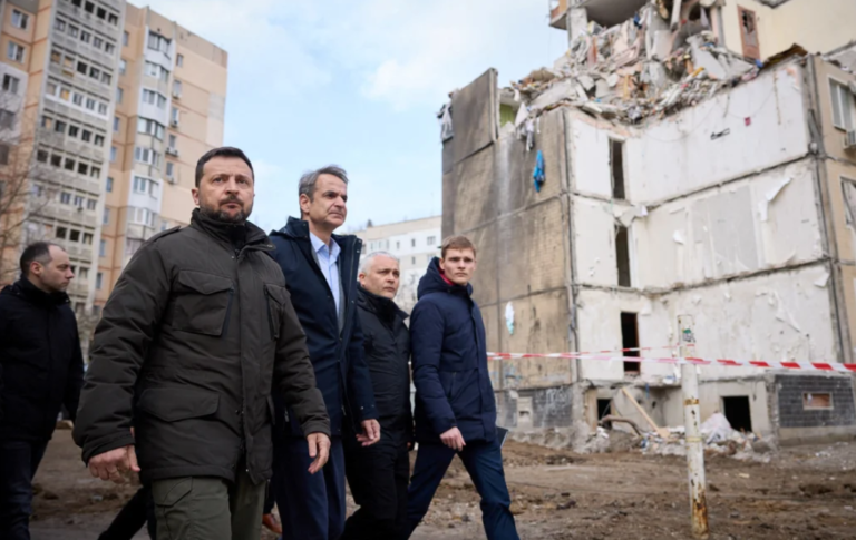 CNN: ракета в Одессе взорвалась в 500 метрах от Зеленского и премьера Греции