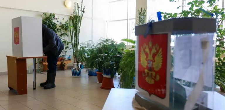 Видео вброса бюллетеней и аномальные данные о явке: движение «Голос» рассказало о нарушениях на выборах Путина