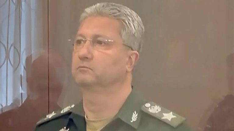Замминистра обороны РФ арестовали на 2 месяца по подозрению в получении взятки 