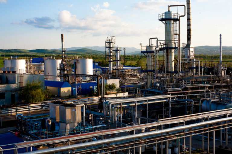 Украина атаковала РФ беспилотниками, повреждено нефтяное предприятие