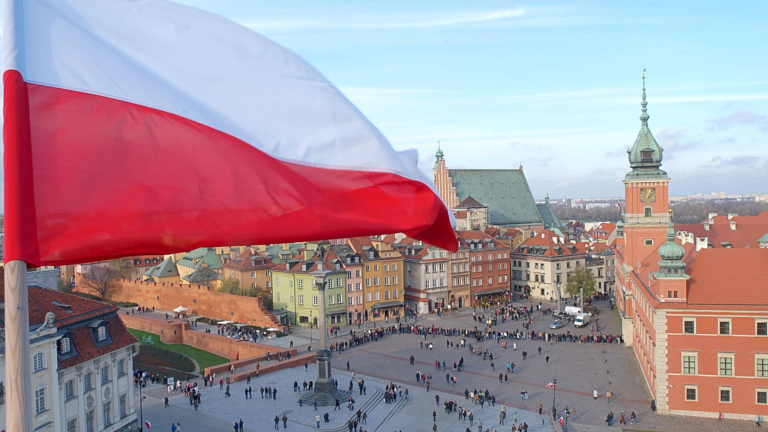 Польша вслед за Германией пообещала не депортировать украинцев с просроченными паспортами