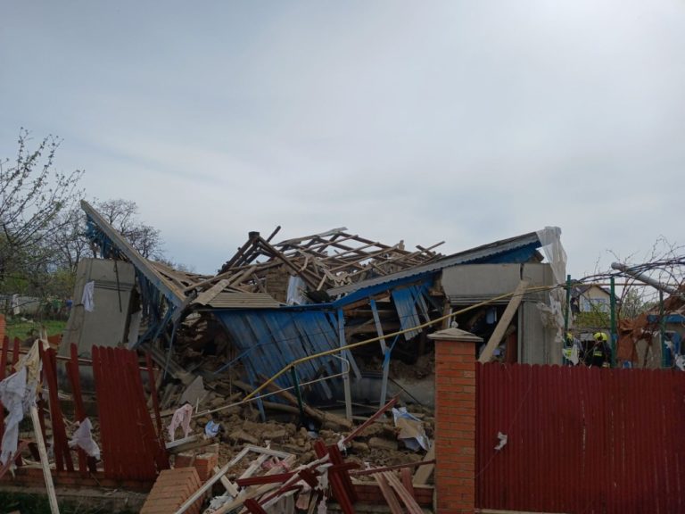 (ФОТО) В Леове взрыв газа разрушил частный дом