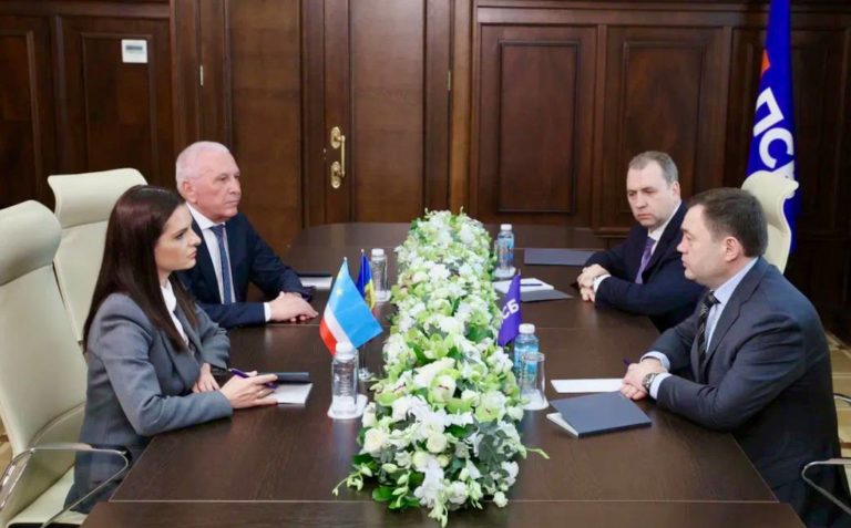 Гуцул подписала соглашение с банком РФ о картах «Мир» в Гагаузии — что здесь не так
