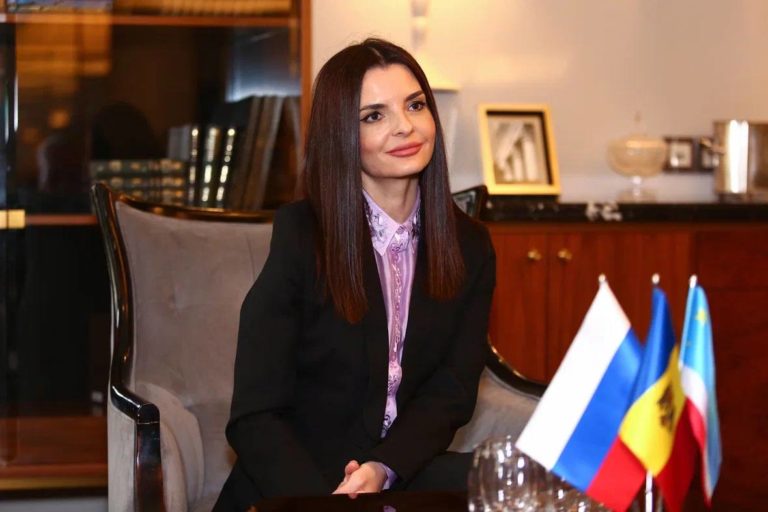 Гуцул отправилась в Москву на съезд Илана Шора