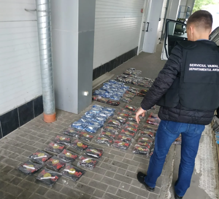 (ВИДЕО) На пограничных пунктах Скулены и Леушены изъяли табак на 1 млн леев