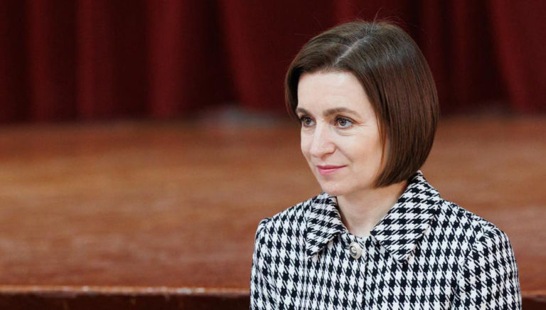 Санду на Радоницу призвала помнить о близких людях и молиться о мире в стране