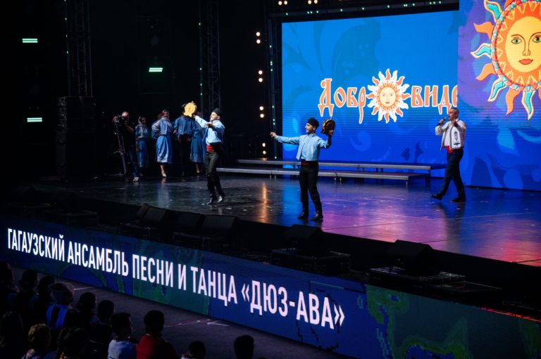 Танцевальный коллектив «Дюз-Ава» из Гагаузии выступил на фестивале в Санкт-Петербурге