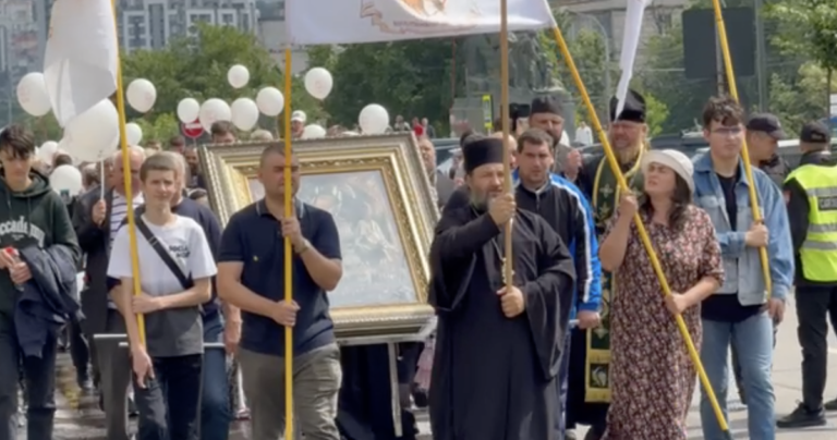В Кишинёве прошёл гомофобный марш с участием Додона